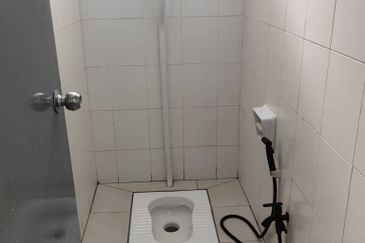 Makyong Shop @Bukit Raja Shop for Sale