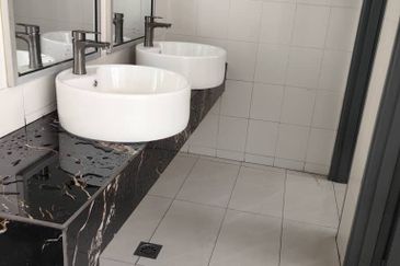 Makyong Shop @Bukit Raja Shop for Sale