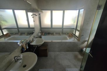 Changkat Kiara Surya