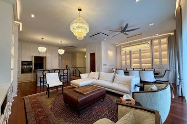 BEAUTIFUL ID! FULLY FURNISHED! Lower Unit Duplex Townhouse @ Serene Mont Kiara, KL