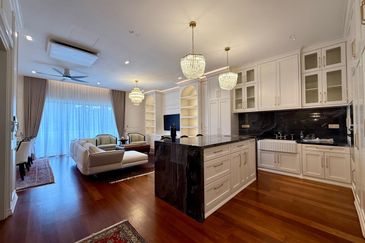 BEAUTIFUL ID! FULLY FURNISHED! Lower Unit Duplex Townhouse @ Serene Mont Kiara, KL