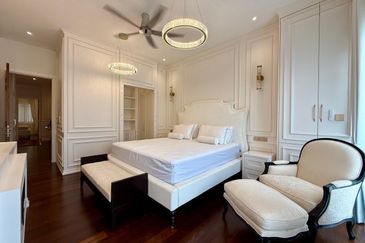 BEAUTIFUL ID! FULLY FURNISHED! Lower Unit Duplex Townhouse @ Serene Mont Kiara, KL