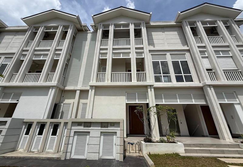 BEAUTIFUL ID! FULLY FURNISHED! Lower Unit Duplex Townhouse @ Serene Mont Kiara, KL