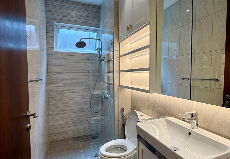 BEAUTIFUL ID! FULLY FURNISHED! Lower Unit Duplex Townhouse @ Serene Mont Kiara, KL