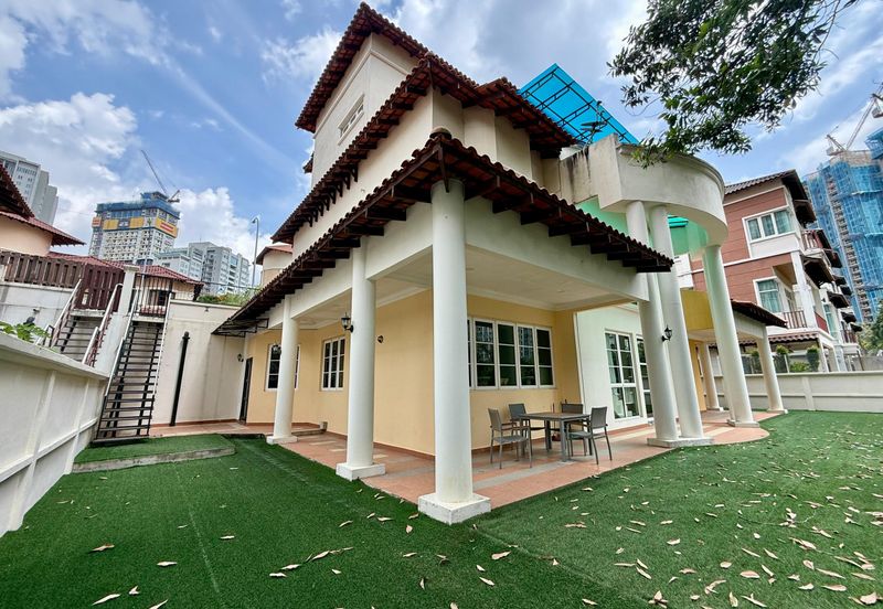 Kiara Peak (Puncak Kiara)