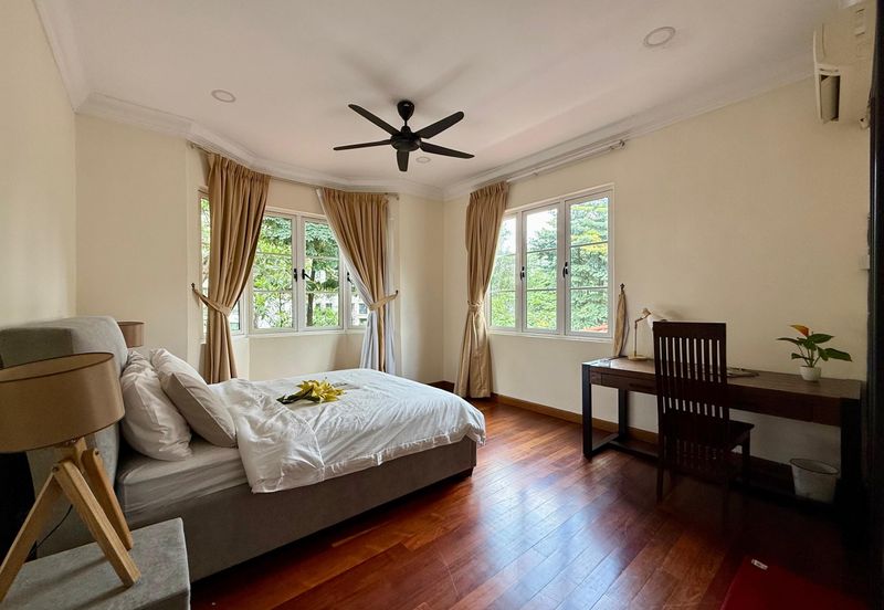 Kiara Peak (Puncak Kiara)