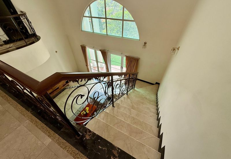 Kiara Peak (Puncak Kiara)