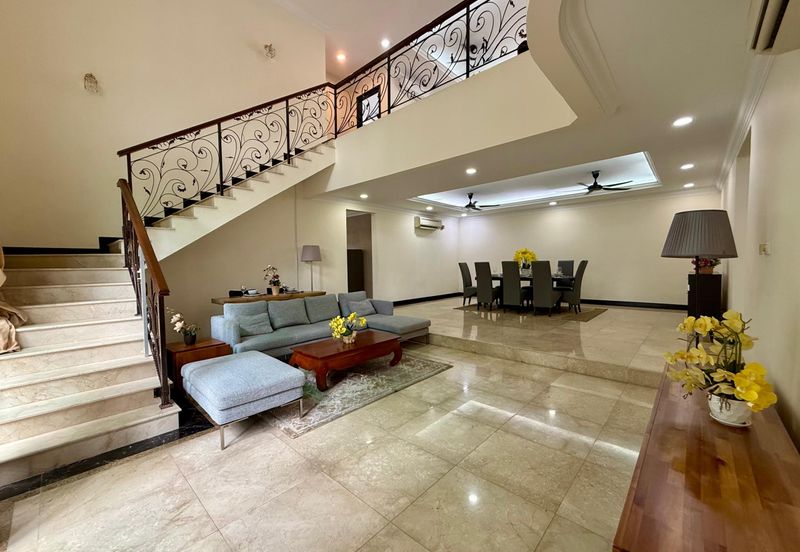 Kiara Peak (Puncak Kiara)