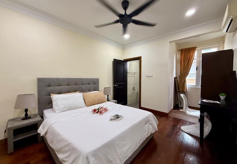 Kiara Peak (Puncak Kiara)