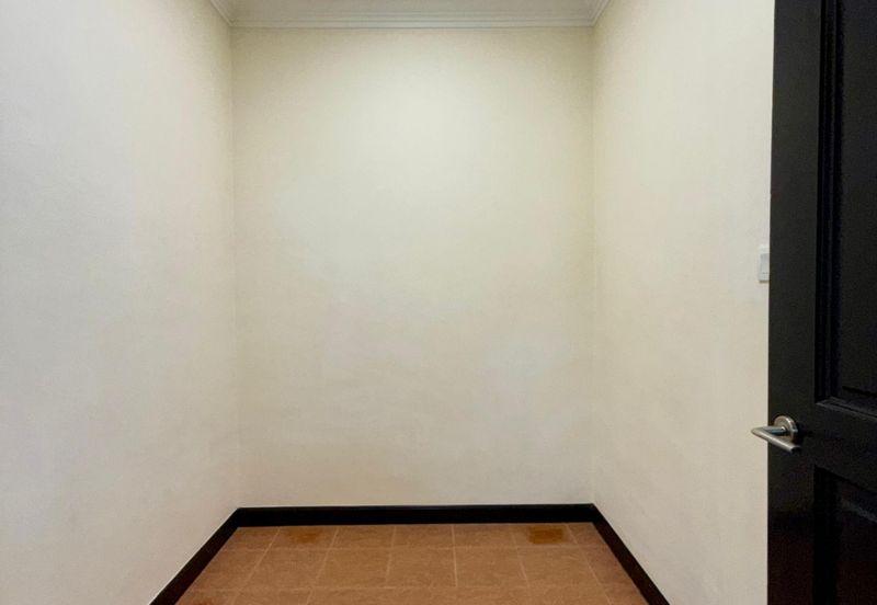 Kiara Peak (Puncak Kiara)