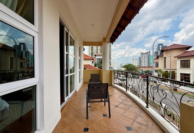 Kiara Peak (Puncak Kiara)