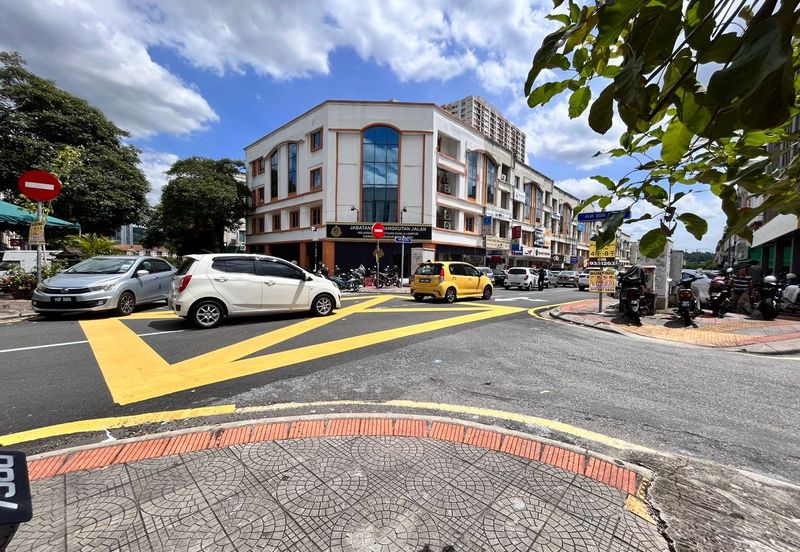 Medan Putra Business Centre