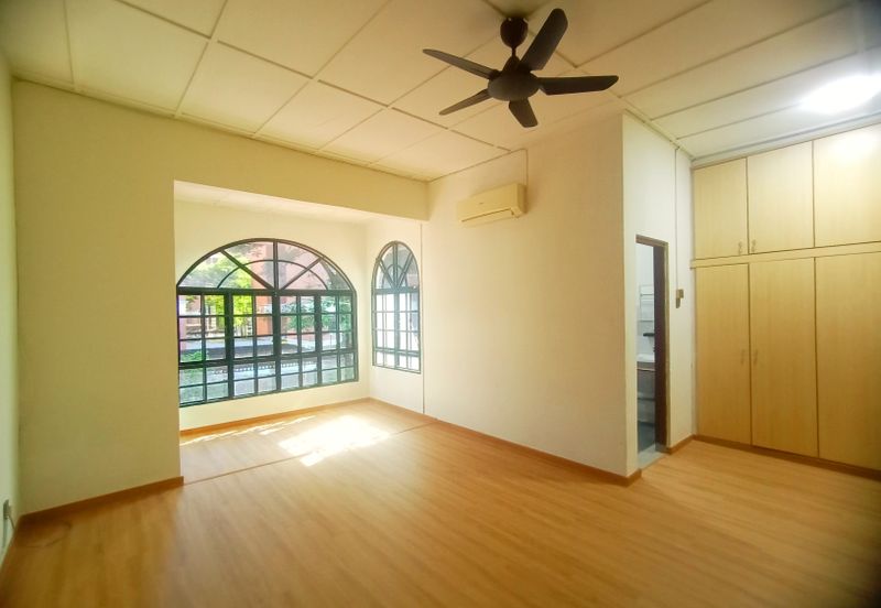 Facing Open Cantik Wow Teres 2 Tkt Taman Putra Indah Sri Kembangan