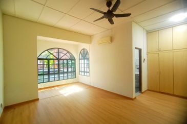 Facing Open Cantik Wow Teres 2 Tkt Taman Putra Indah Sri Kembangan