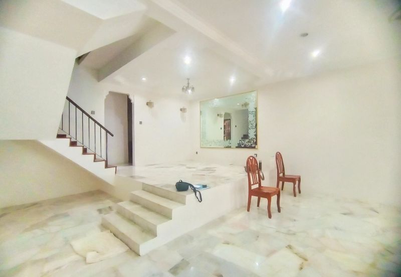 Facing Open Cantik Wow Teres 2 Tkt Taman Putra Indah Sri Kembangan