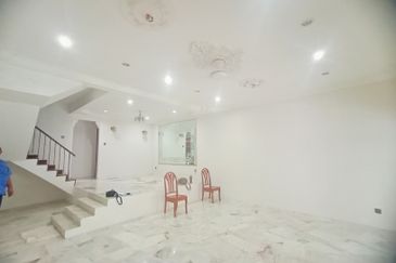 Facing Open Cantik Wow Teres 2 Tkt Taman Putra Indah Sri Kembangan