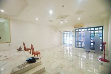 Facing Open Cantik Wow Teres 2 Tkt Taman Putra Indah Sri Kembangan