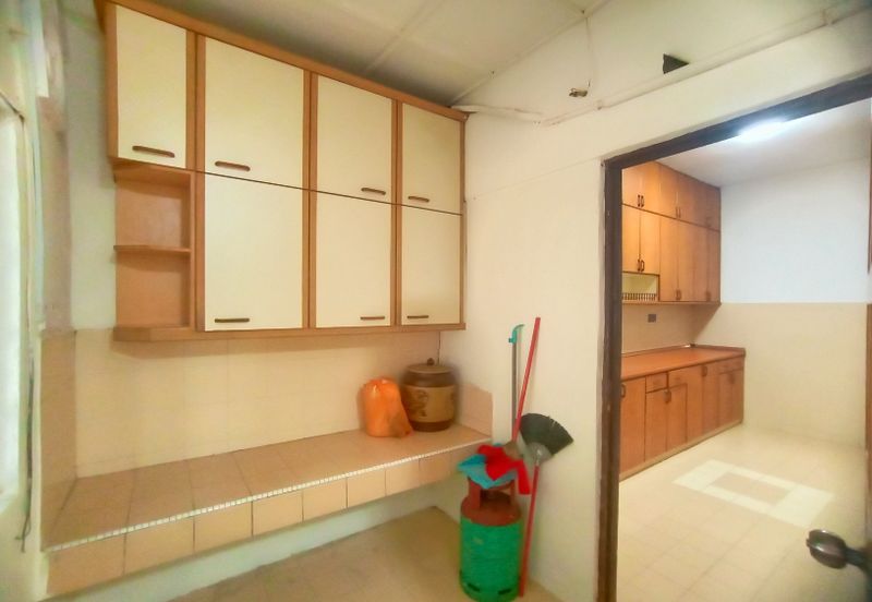 Facing Open Cantik Wow Teres 2 Tkt Taman Putra Indah Sri Kembangan