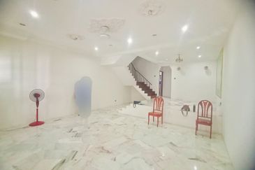 Facing Open Cantik Wow Teres 2 Tkt Taman Putra Indah Sri Kembangan