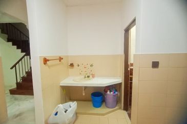 Facing Open Cantik Wow Teres 2 Tkt Taman Putra Indah Sri Kembangan