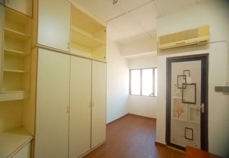 Facing Open Cantik Wow Teres 2 Tkt Taman Putra Indah Sri Kembangan