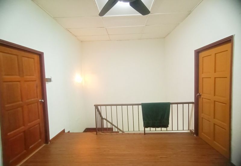 Facing Open Cantik Wow Teres 2 Tkt Taman Putra Indah Sri Kembangan