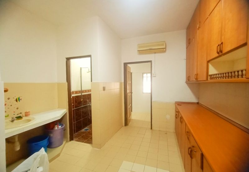 Facing Open Cantik Wow Teres 2 Tkt Taman Putra Indah Sri Kembangan