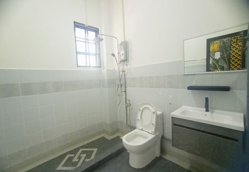 Facing Open Cantik Wow Teres 2 Tkt Taman Putra Indah Sri Kembangan