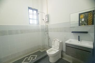 Facing Open Cantik Wow Teres 2 Tkt Taman Putra Indah Sri Kembangan