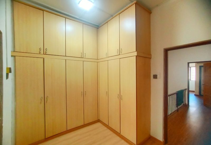 Facing Open Cantik Wow Teres 2 Tkt Taman Putra Indah Sri Kembangan