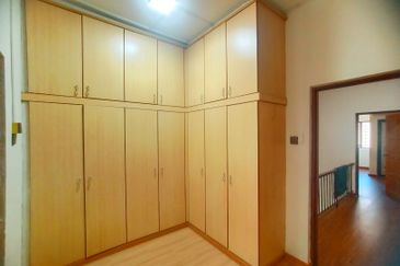 Facing Open Cantik Wow Teres 2 Tkt Taman Putra Indah Sri Kembangan