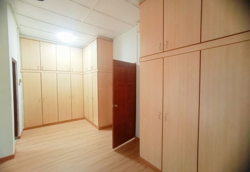 Facing Open Cantik Wow Teres 2 Tkt Taman Putra Indah Sri Kembangan