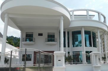 Jalan Bukit Antarabangsa 