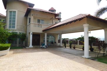 Kiara Peak (Puncak Kiara)