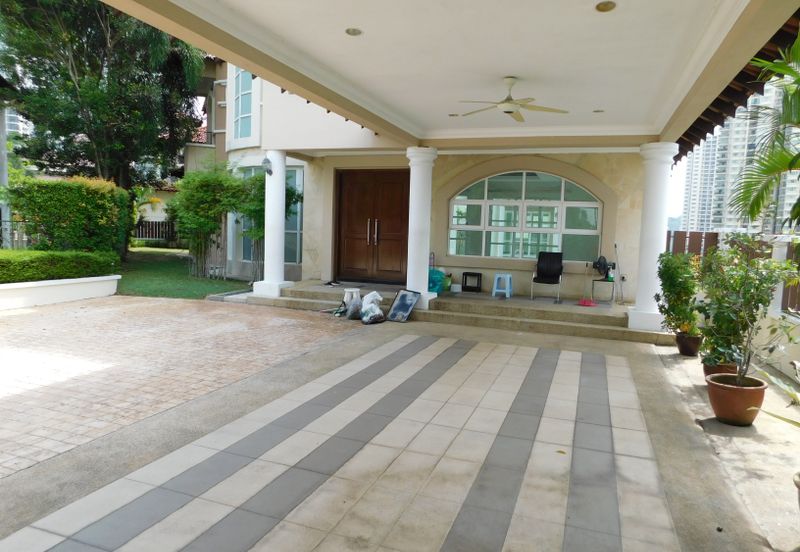 Kiara Peak (Puncak Kiara)