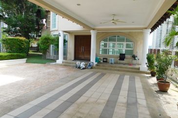 Kiara Peak (Puncak Kiara)