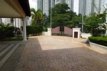 Kiara Peak (Puncak Kiara)