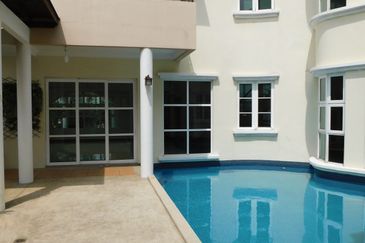 Kiara Peak (Puncak Kiara)