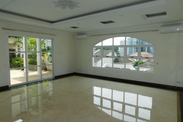 Kiara Peak (Puncak Kiara)