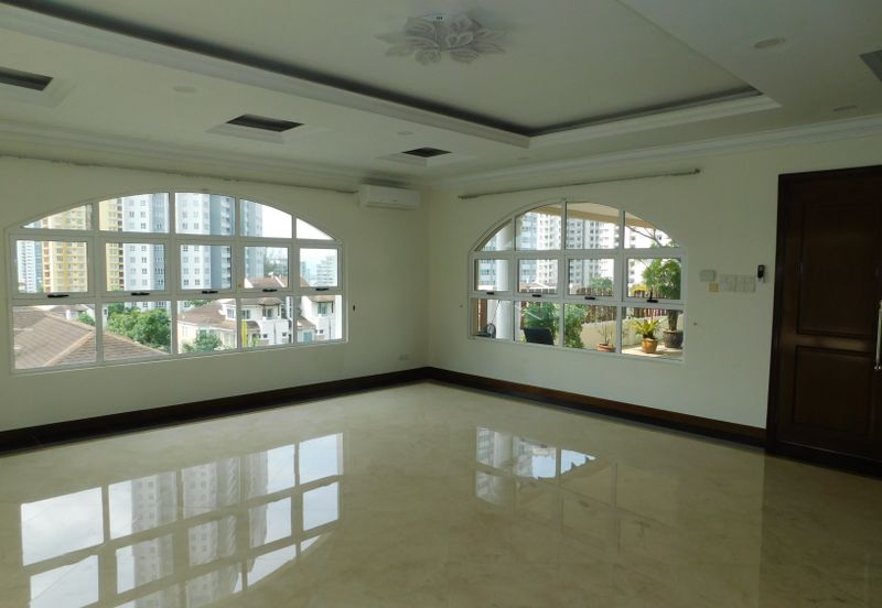 Kiara Peak (Puncak Kiara)