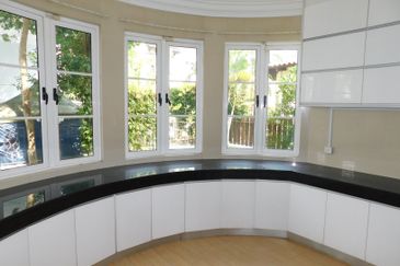 Kiara Peak (Puncak Kiara)