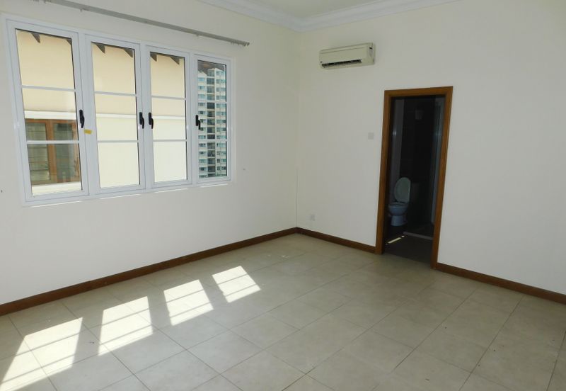 Kiara Peak (Puncak Kiara)