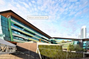 Platinum Sentral, Short walk to train station