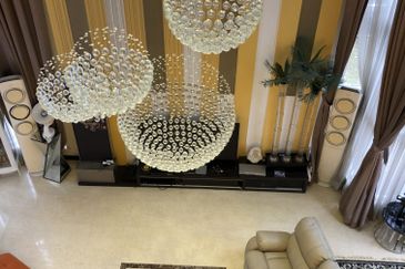 Subang Heights 3 Storey Renovated Bungalow For Sale