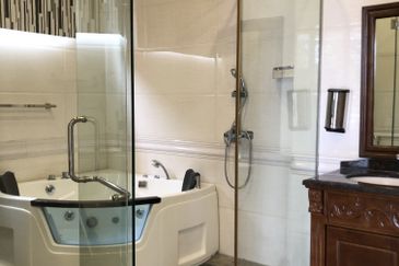 Subang Heights 3 Storey Renovated Bungalow For Sale