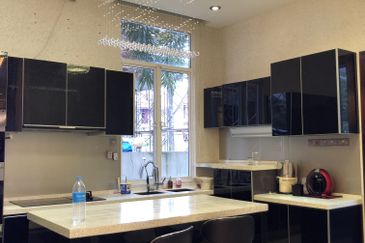 Subang Heights 3 Storey Renovated Bungalow For Sale