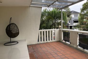 Subang Heights 3 Storey Renovated Bungalow For Sale