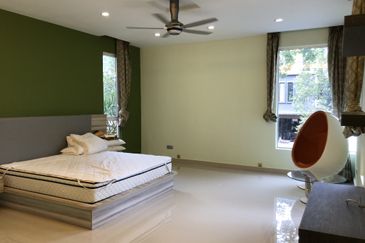 Subang Heights 3 Storey Renovated Bungalow For Sale