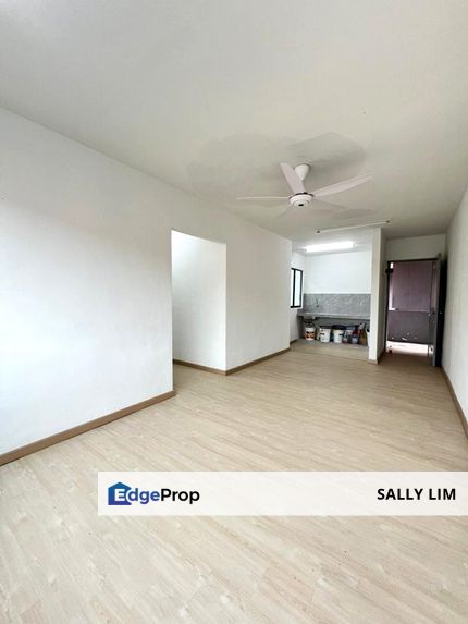 Taman Pulai Utama Skudai Medium Cost Flat Corner Lot Fully Renovated, Johor, Skudai