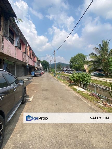 Taman Aman Jalan Bunga Kiambang Senai Double Storey Shop Lot, Johor, Senai